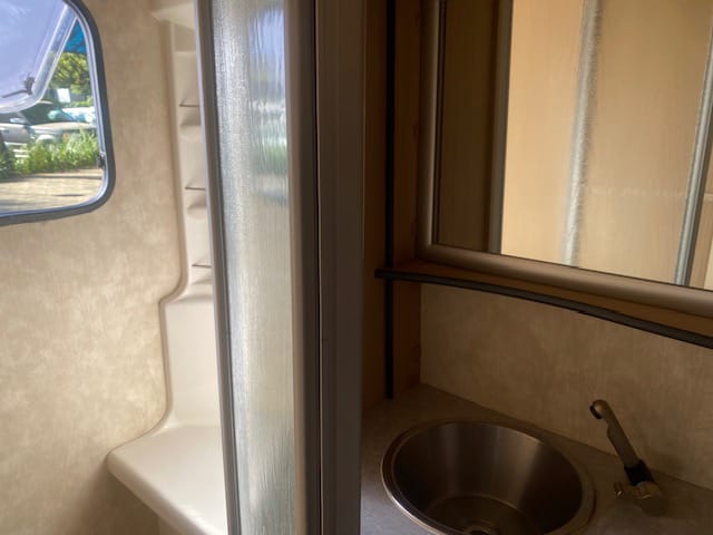 2010 Jurgens Exclusive Caravan (CT 1450)