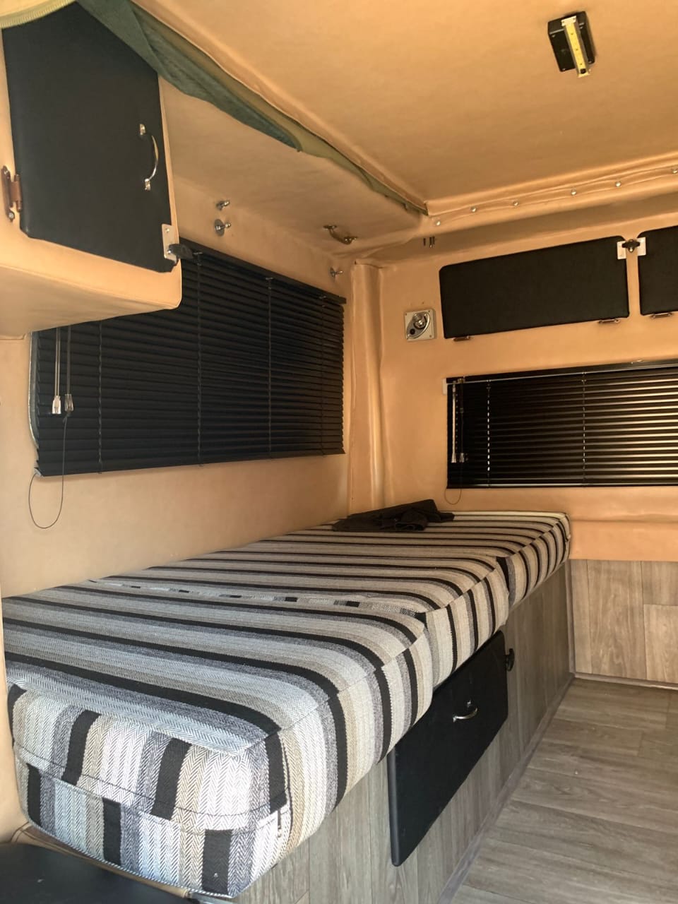 Bakkie Camper (CT 1242)