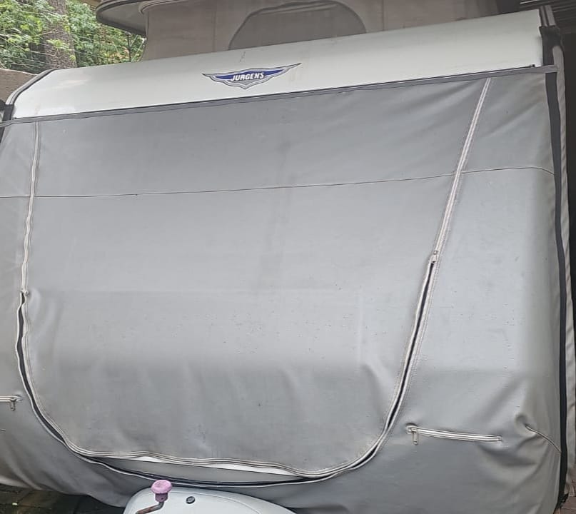 SOLD 2004 Jurgens Penta Gold Caravan (CT 1345)