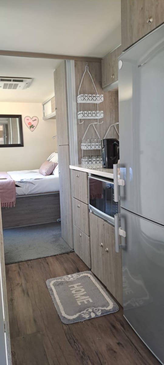 SOLD 2015 Sensation Anee Caravan (1376)