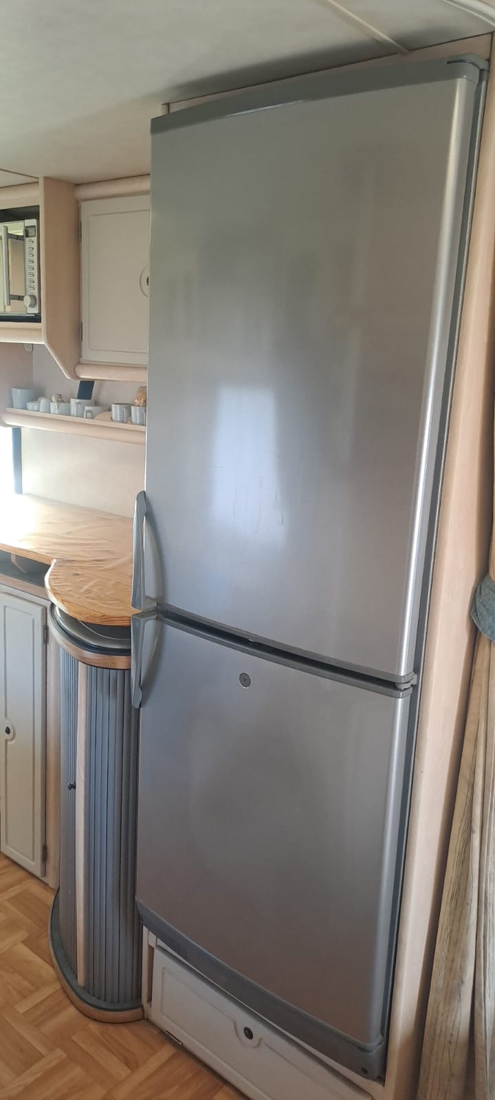 SOLD 2005 Jurgens Exclusive Caravan (CT 1370)