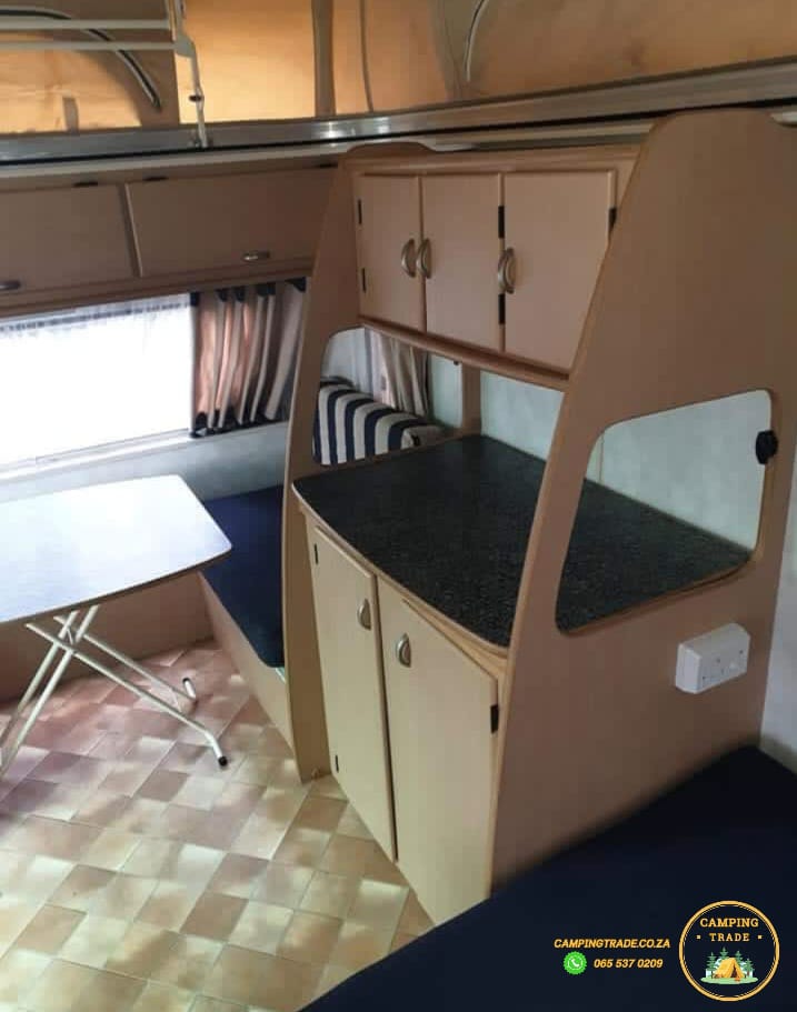 SOLD 2004 Gypsey Blue Series Caravan (CT 1160)