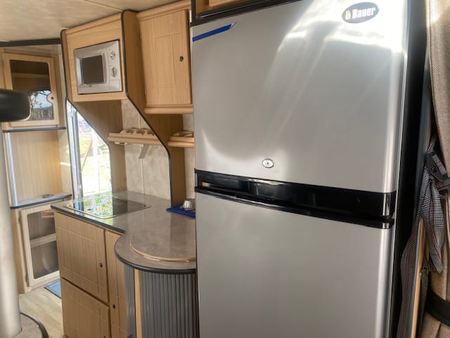2010 Jurgens Exclusive Caravan (CT 1450)