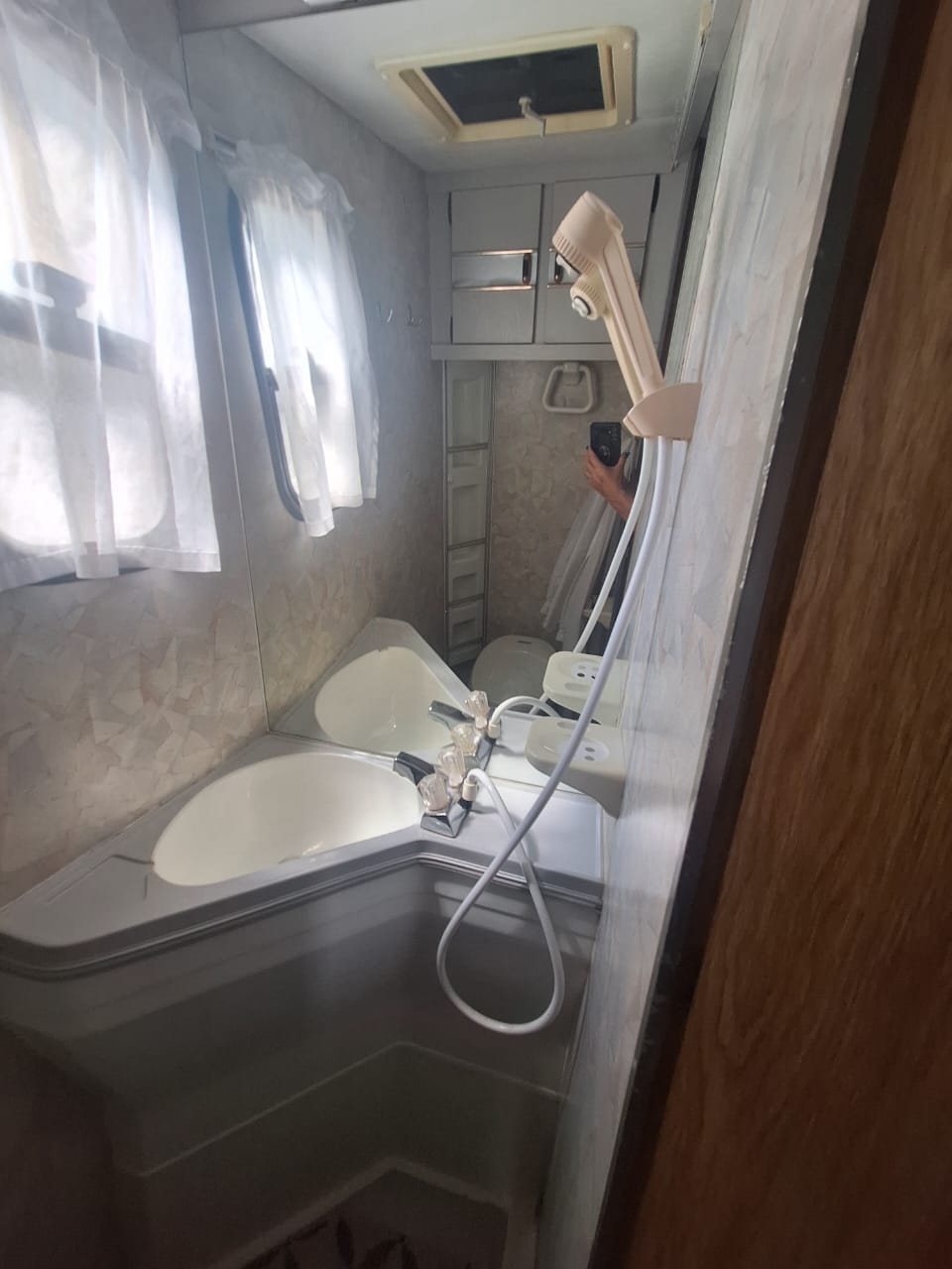 1997 Nissan Motorhome (CT 1463)