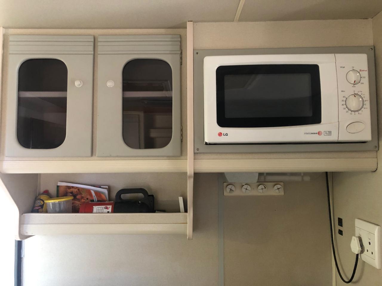 SOLD 2002 Jurgens Exclusive Caravan (CT 1170)