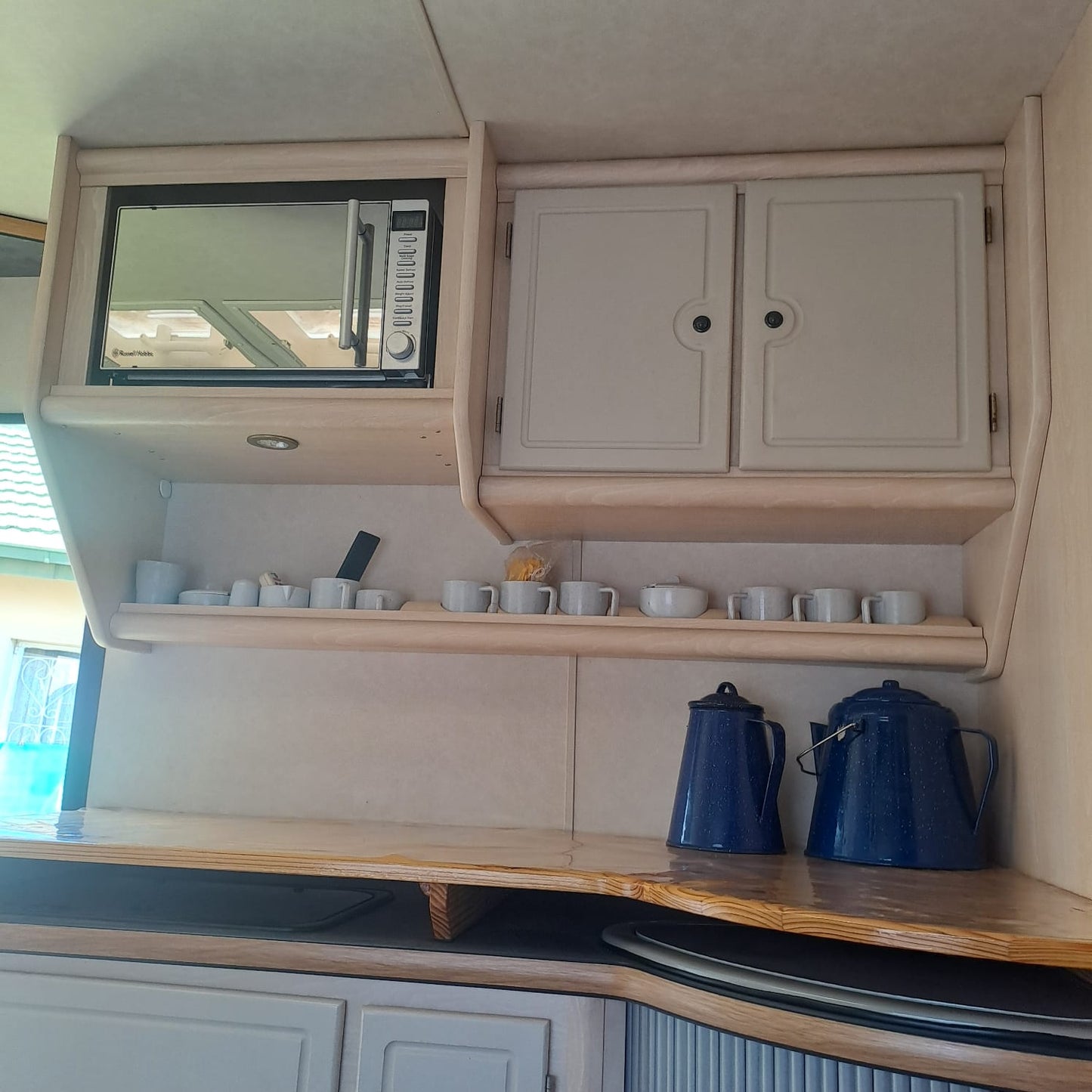 SOLD 2005 Jurgens Exclusive Caravan (CT 1370)