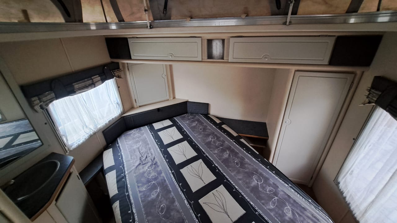 (SOLD) 2004 Jurgens Fleetline Caravan (CT 1274)