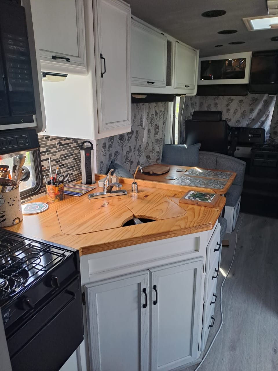 SOLD 1997 Winnebago Itasca Sunrise Motorhome (CT 1332)