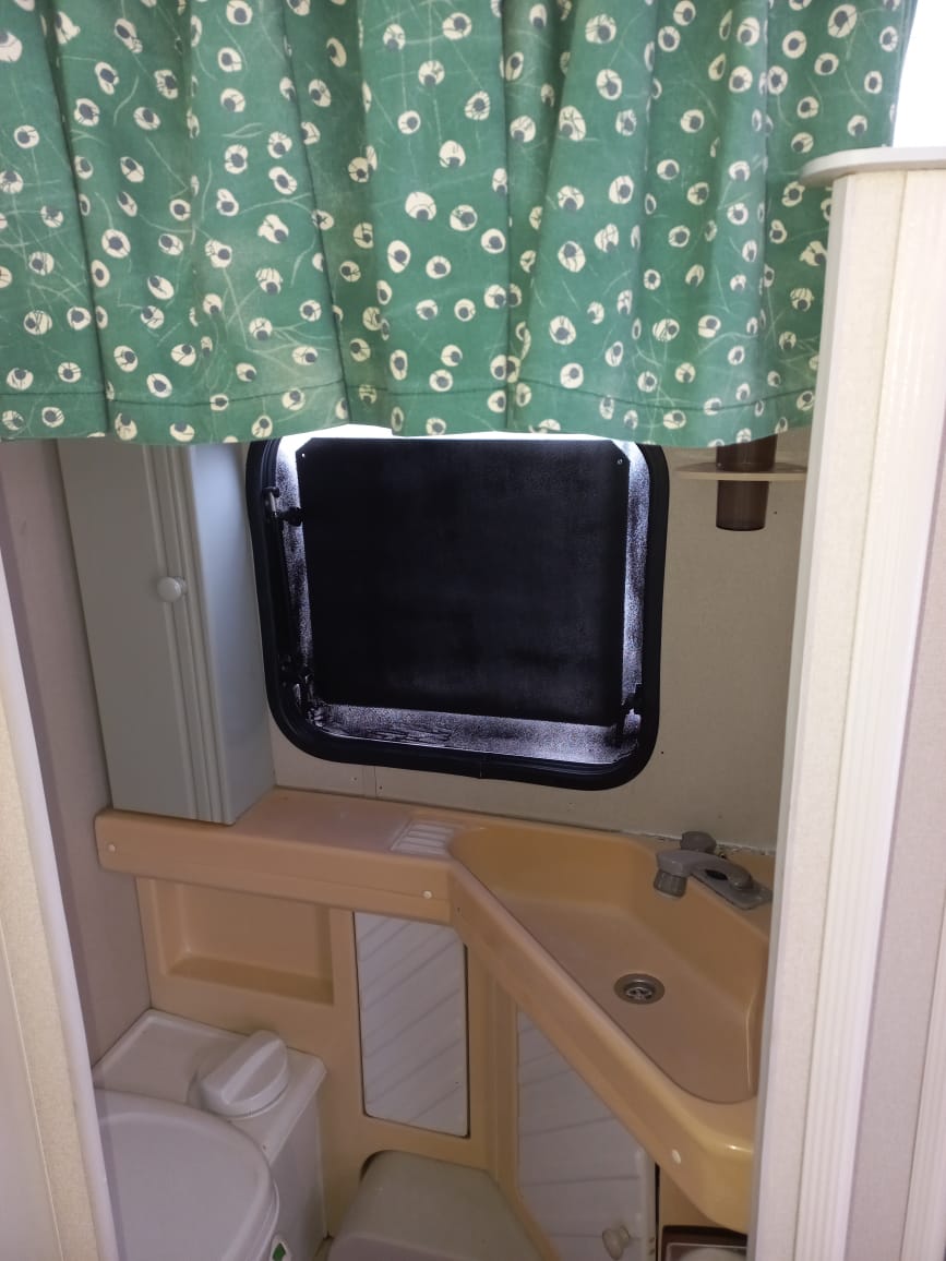 SOLD 1998 Jurgens Palma Caravan (CT 1374)