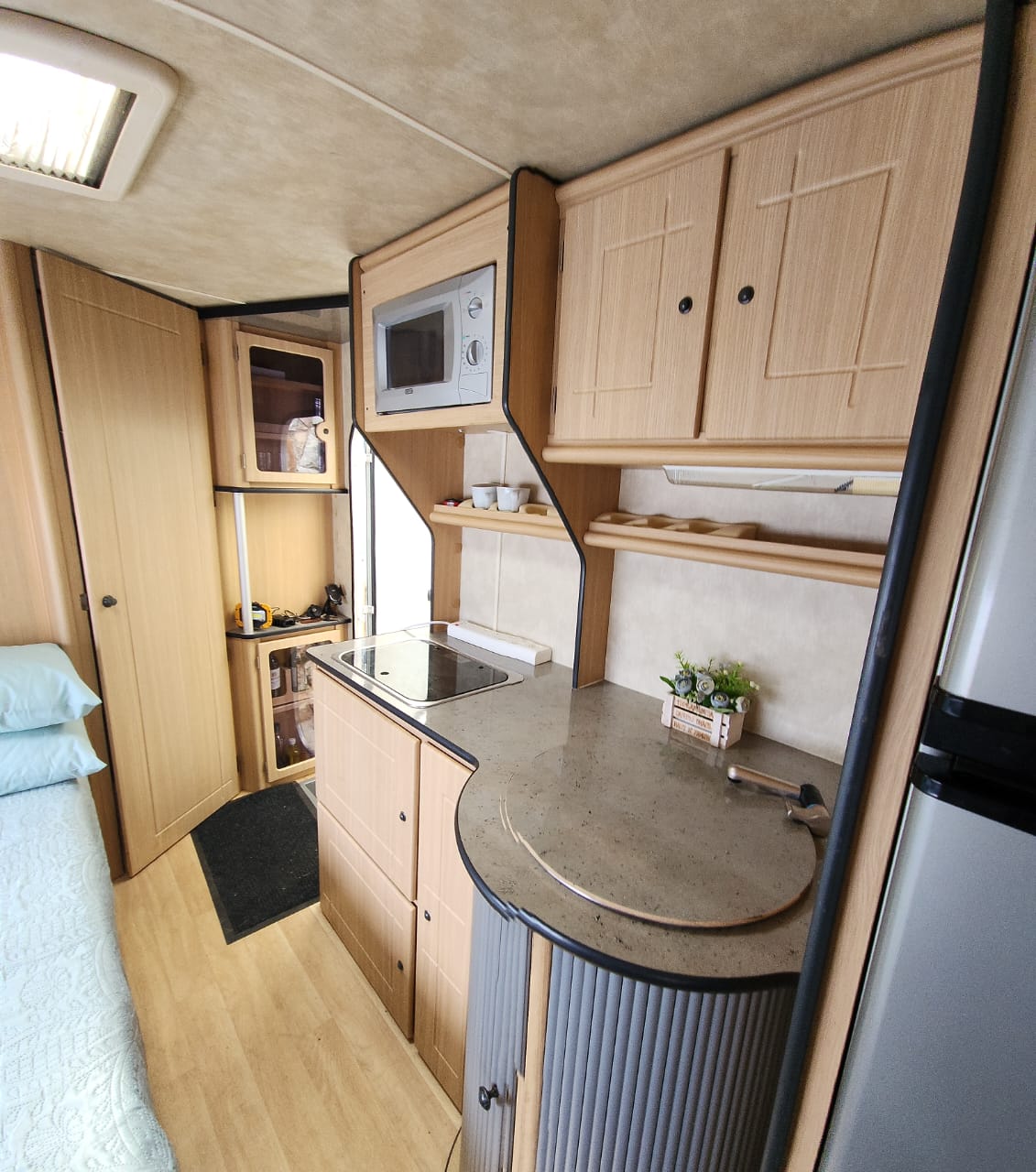 2010 Jurgens Exclusive Caravan (CR 1359)