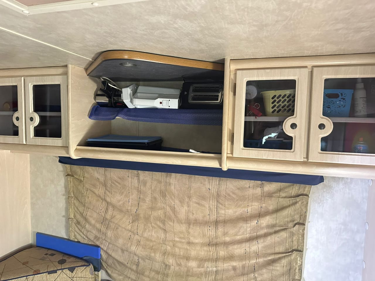 SOLD 2007 Jurgens Exclusive Caravan (CT 1394)