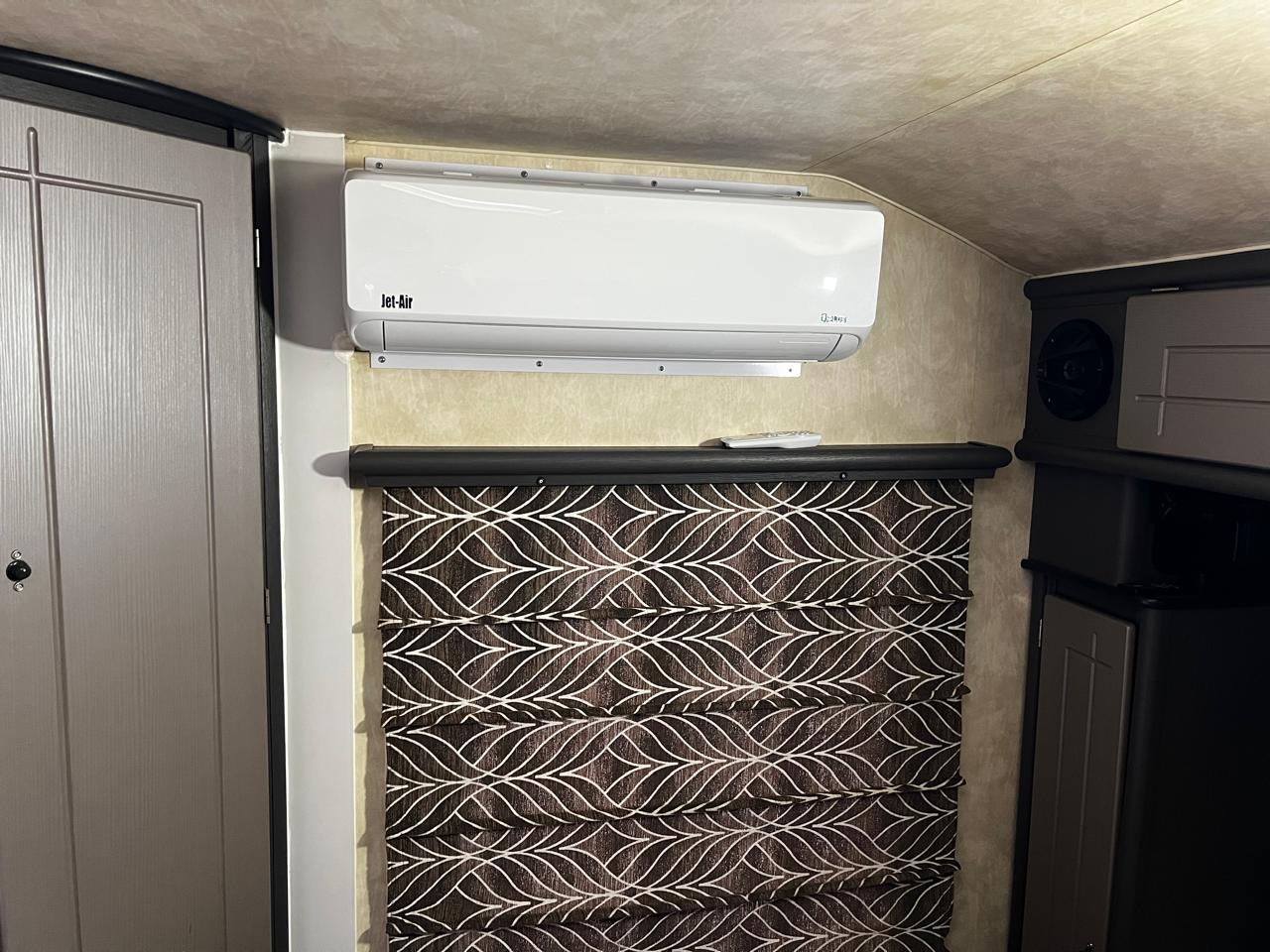 SOLD 2015 Jurgens Classique Caravan (CT 1406)