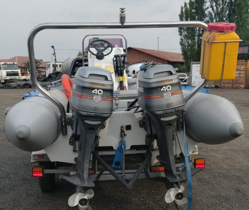 SOLD Rubber duck boat (CT 1061)
