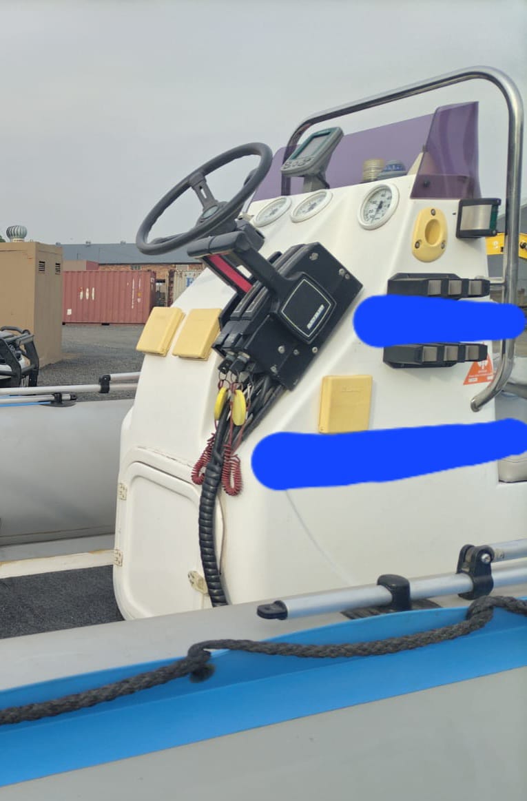 SOLD Rubber duck boat (CT 1061)