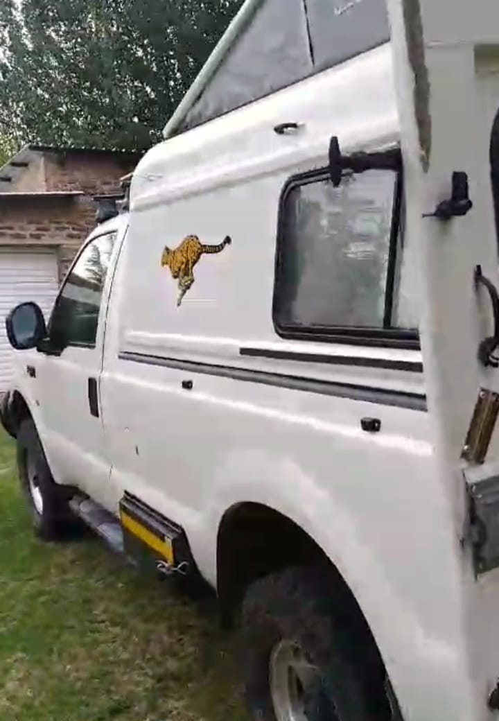 SOLD 2007 Ford F250 4X4 Camper (CT 1077)
