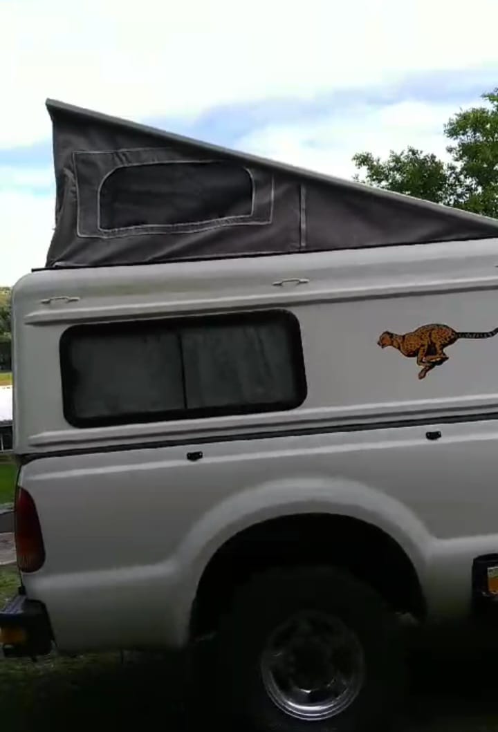 SOLD 2007 Ford F250 4X4 Camper (CT 1077)