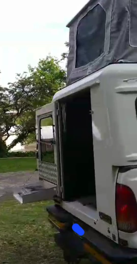 SOLD 2007 Ford F250 4X4 Camper (CT 1077)