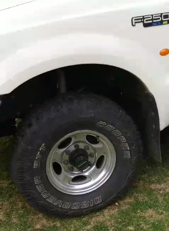 SOLD 2007 Ford F250 4X4 Camper (CT 1077)