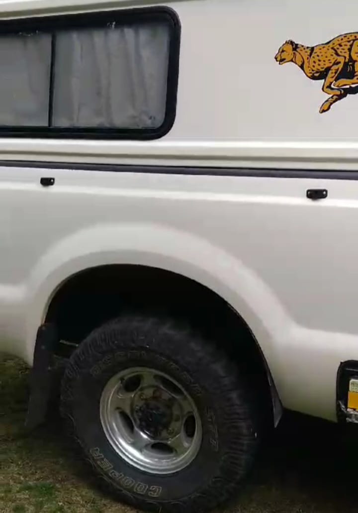 SOLD 2007 Ford F250 4X4 Camper (CT 1077)