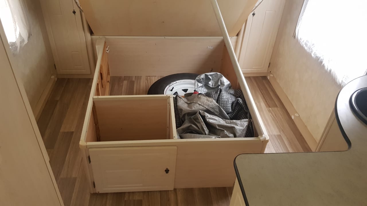 SOLD 2013 Sprite Swing en suite Caravan (CT 1085)