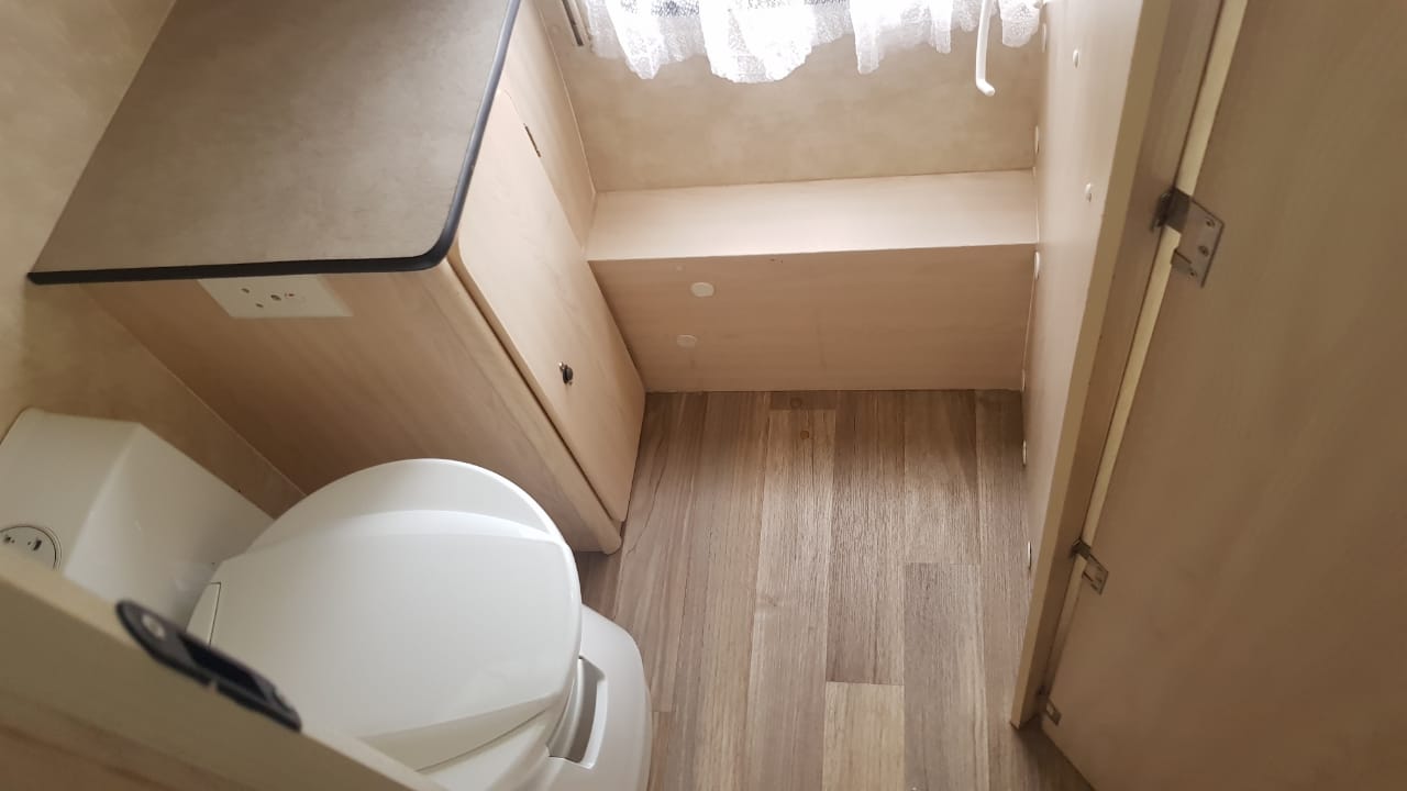SOLD 2013 Sprite Swing en suite Caravan (CT 1085)
