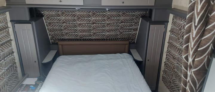 SOLD 2014 Jurgens Classique Caravan (CT 1103)
