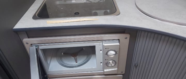 SOLD 2014 Jurgens Classique Caravan (CT 1103)