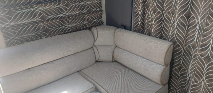 SOLD 2014 Jurgens Classique Caravan (CT 1103)