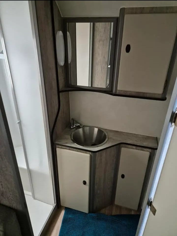 SOLD 2023 Quantum Comfort Deluxe Caravan (CT 1117)