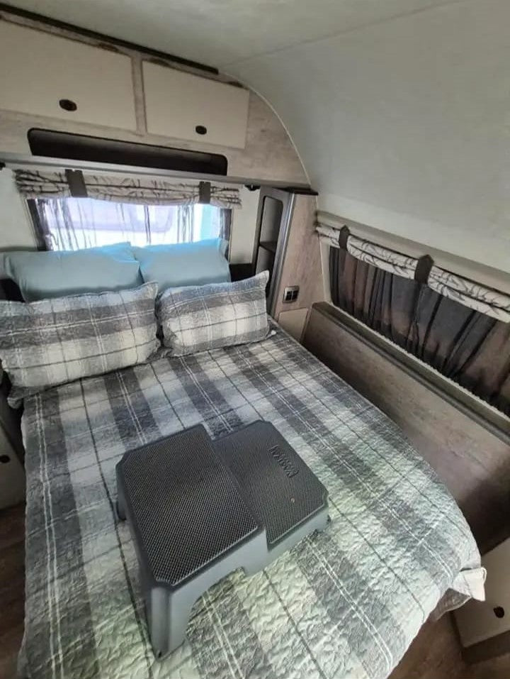 SOLD 2023 Quantum Comfort Deluxe Caravan (CT 1117)