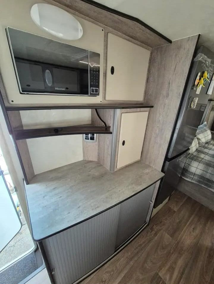 SOLD 2023 Quantum Comfort Deluxe Caravan (CT 1117)