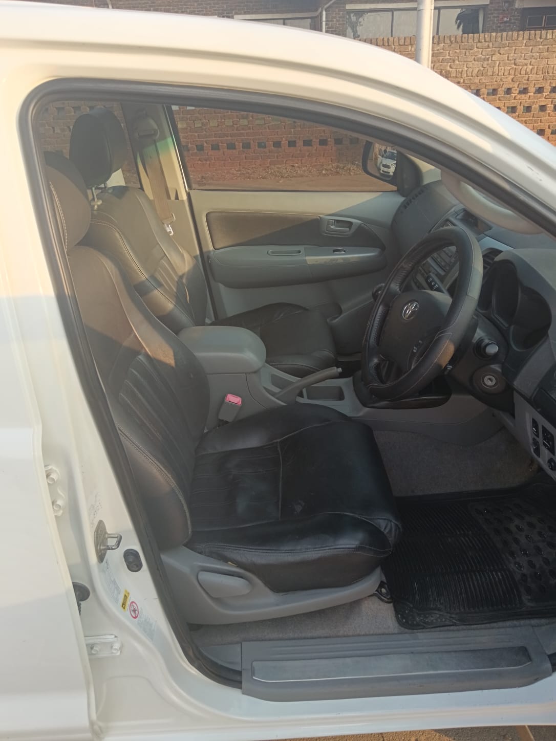 SOLD 2010 Toyota Hilux 3.0 D4D 4x4 Double Cab Bakkie (CT 1146)