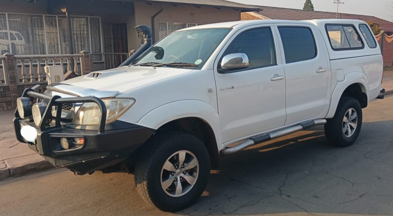 SOLD 2010 Toyota Hilux 3.0 D4D 4x4 Double Cab Bakkie (CT 1146)