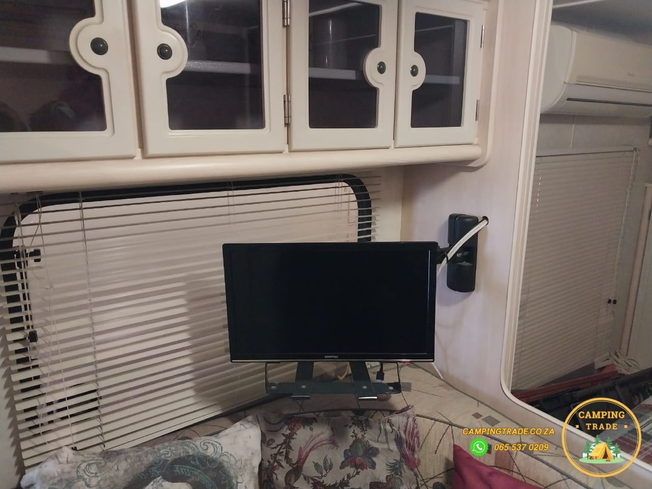 SOLD 2005 Jurgens Classique Caravan (CT 1148)
