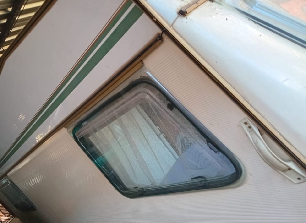 1987 Gypsey 4B Caravan (CT 1421)
