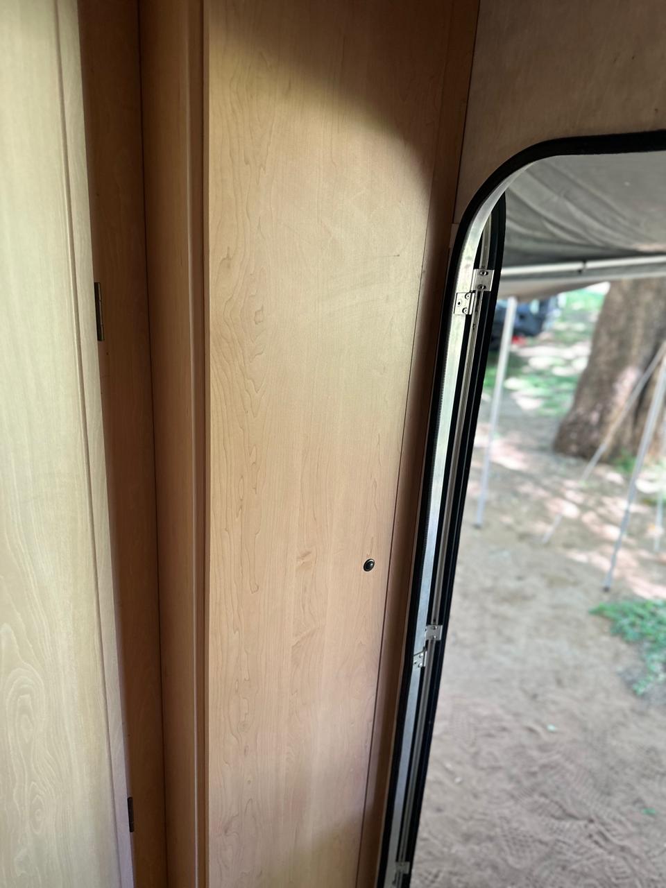 SOLD 2008 Jurgens Exclusive Caravan (CT 1435)