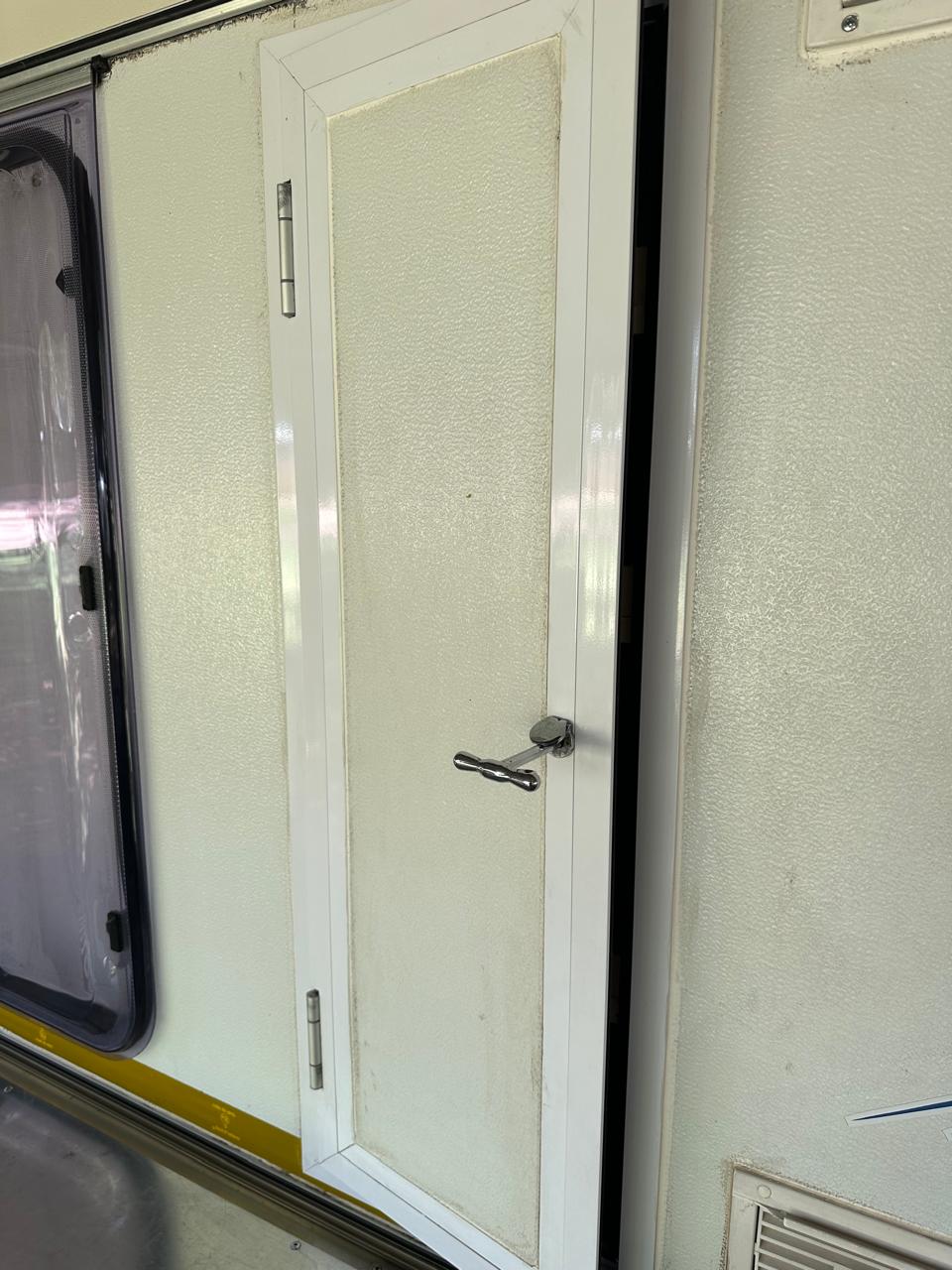 SOLD 2008 Jurgens Exclusive Caravan (CT 1435)
