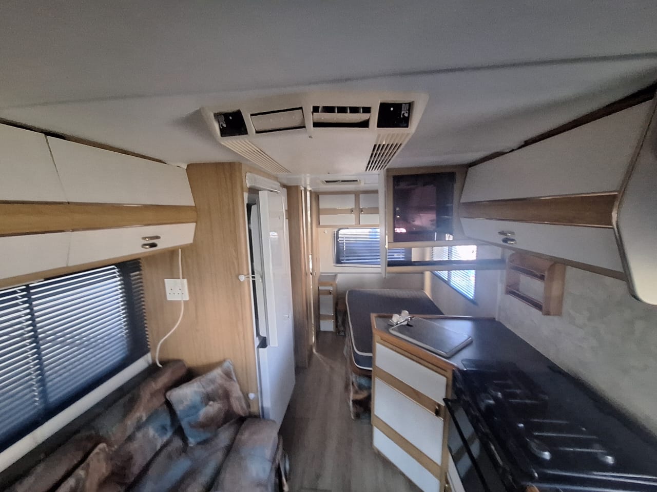 1997 Nissan Motorhome (CT 1463)