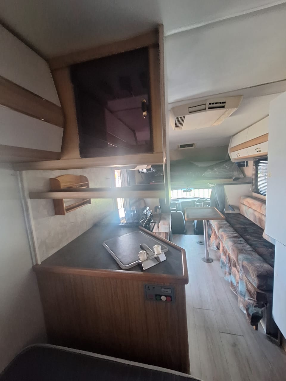 1997 Nissan Motorhome (CT 1463)