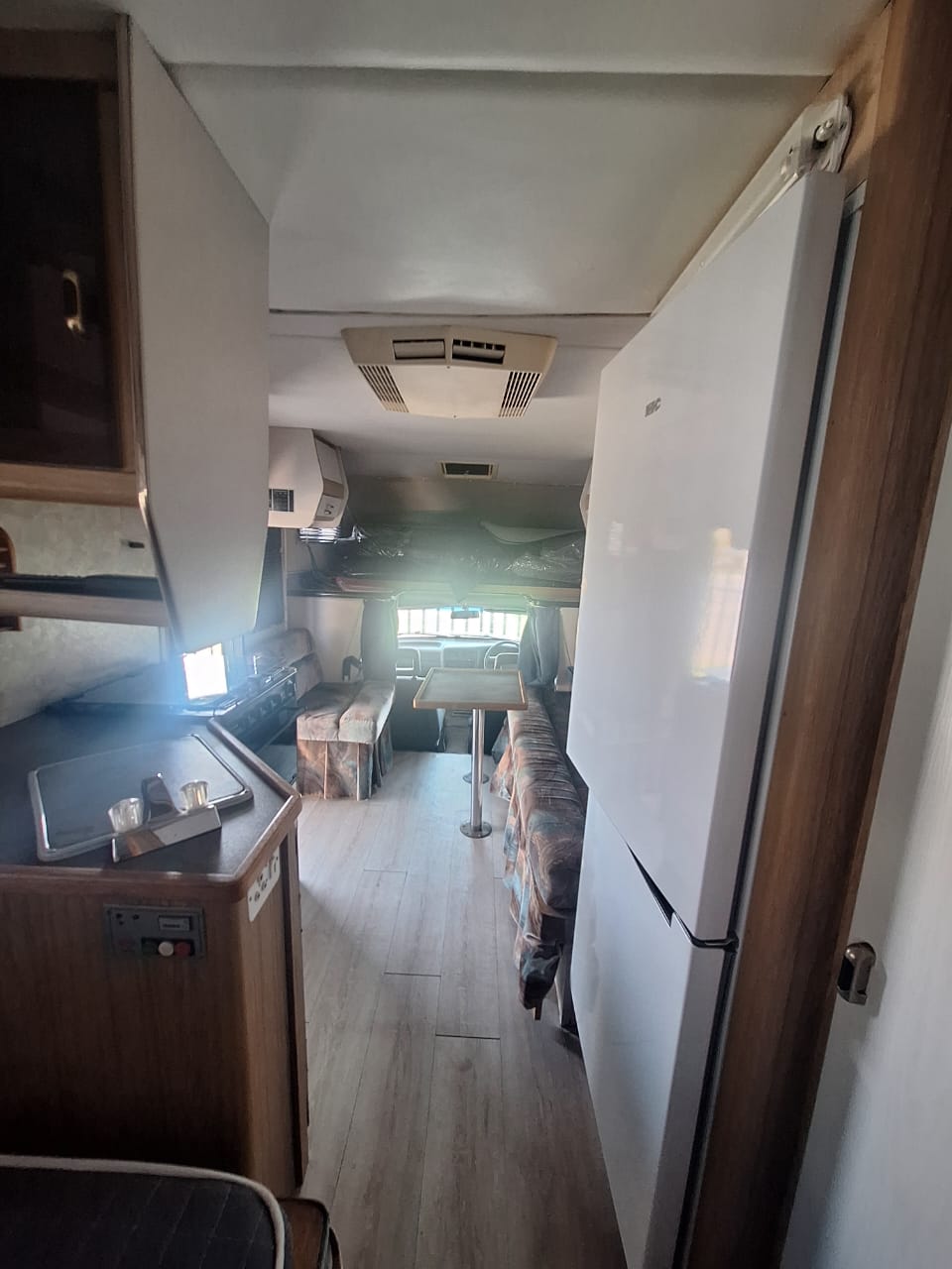 1997 Nissan Motorhome (CT 1463)