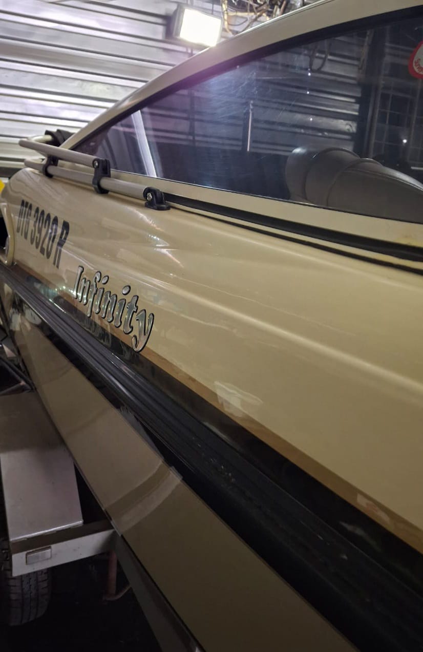 1998 Infinity 520 Boat (CT 1329)