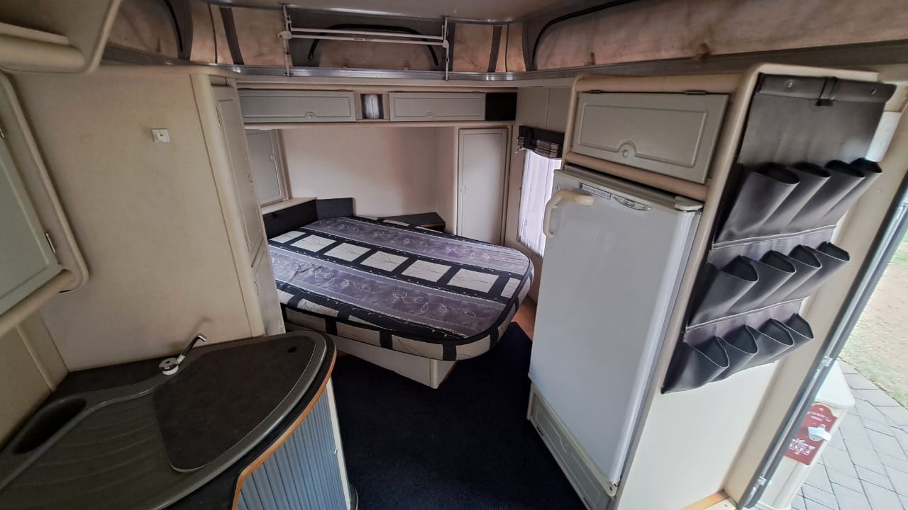 (SOLD) 2004 Jurgens Fleetline Caravan (CT 1274)