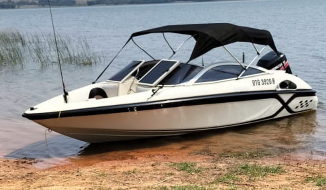 1998 Infinity 520 Boat (CT 1329)