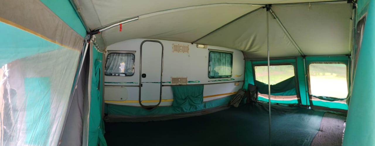 2000 Gypsey Regal Caravan (CT 1484)