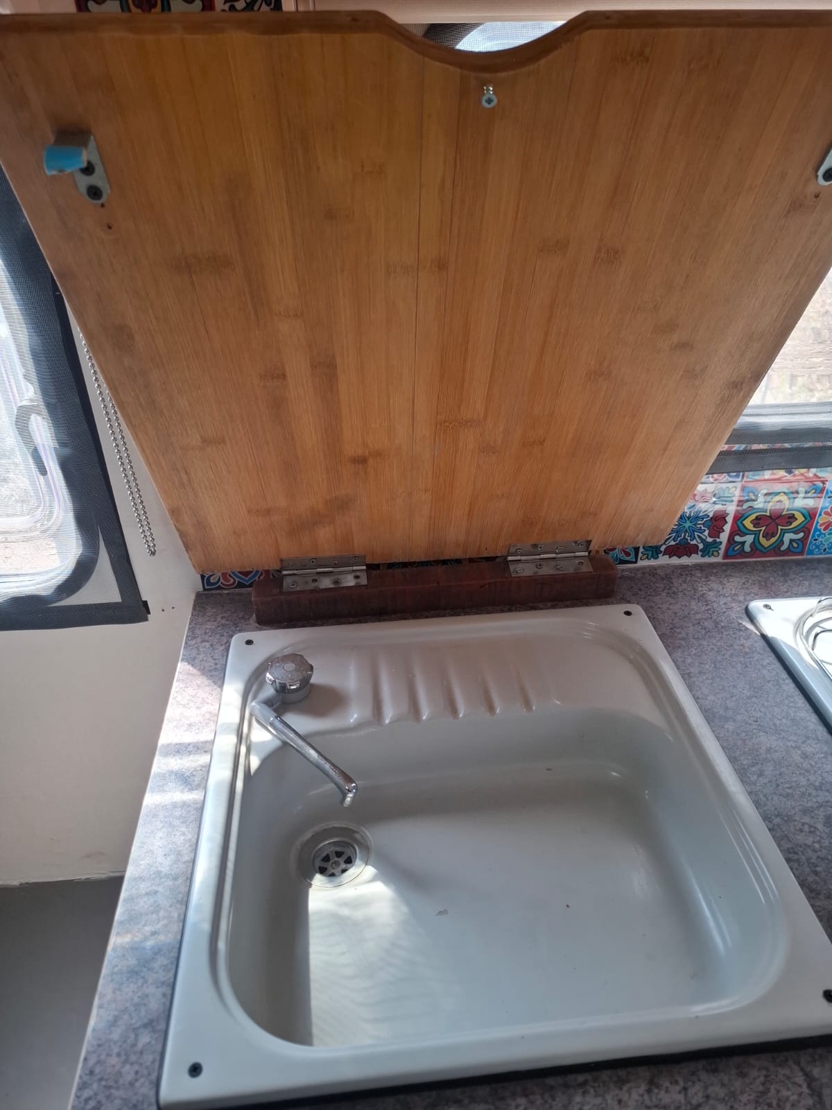 Bakkiemate Camper (CT 1658)