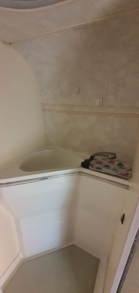 SOLD 2002 Sprite Surfer Delux Caravan (CT 1364)