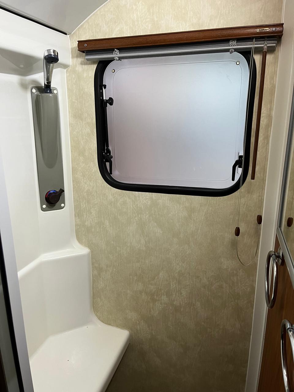 2012 Jurgens Elegance Caravan (CT 1602)
