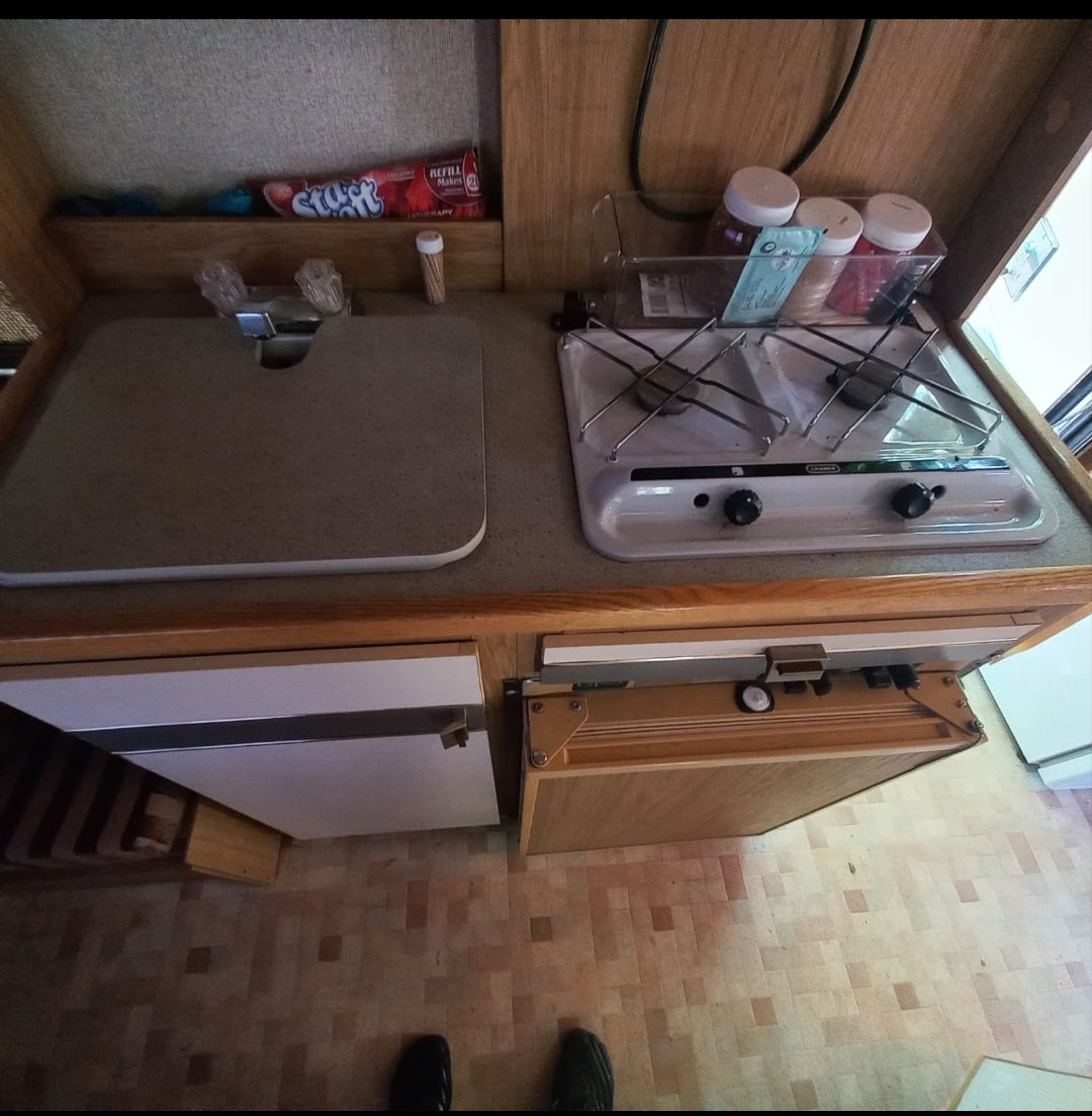 1992 Mitsubishi L300 Companion Motorhome (CT 1601)