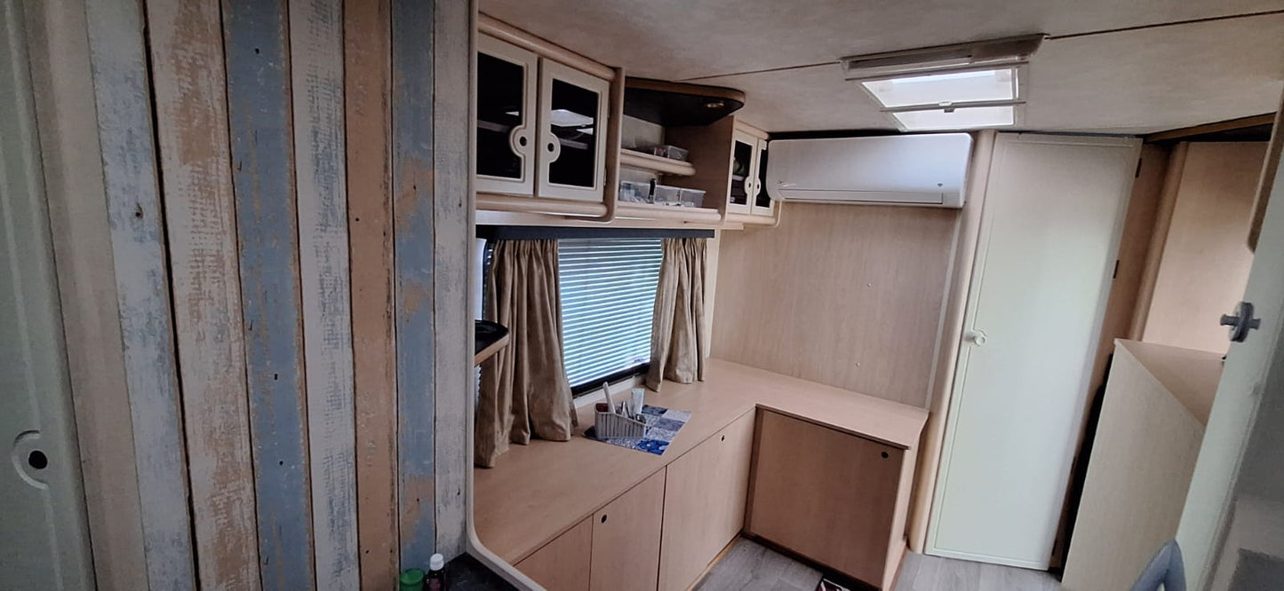 2005 Jurgens Exclusive Caravan (CT 1593)