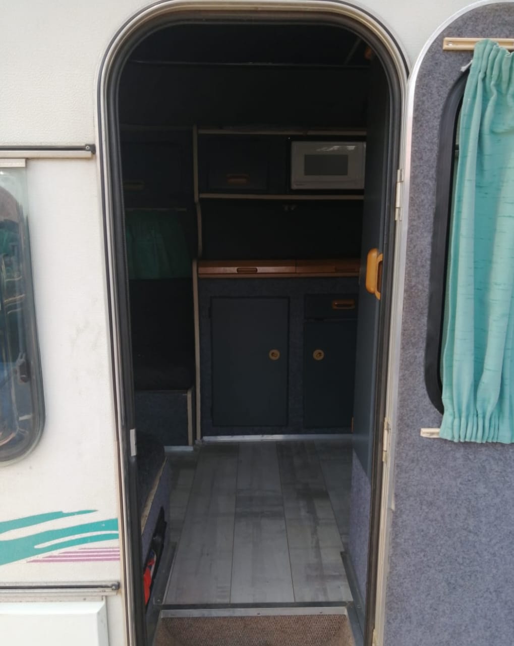 SOLD 1996 Gypsey Regal Caravan (CT 1472)